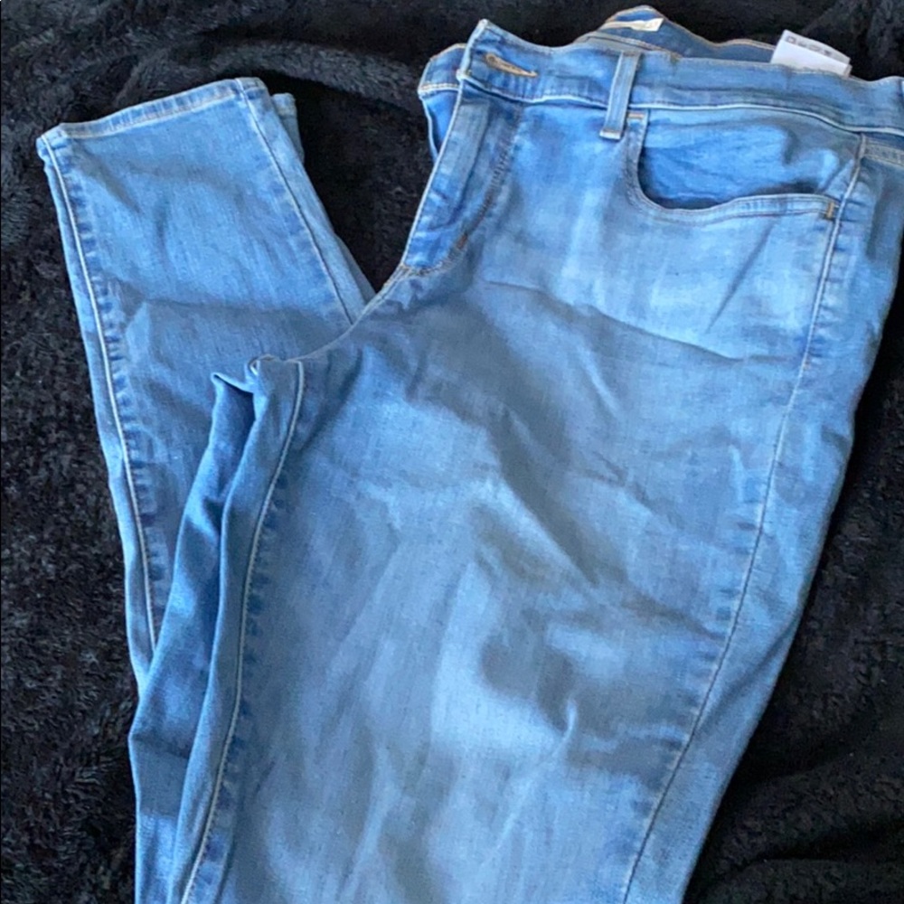 Light washed skinny jeans